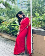 Beautiful Shweta Tiwari in a Red Saree Photos 04