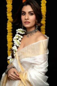 Chup Heroine Shreya Dhanwanthary Sexy Saree Photos 03