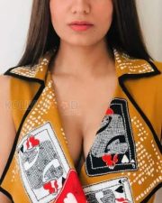 Chup Revenge of the Arist Actress Shreya Dhanwanthary Sexy Photos 02 Chup Revenge of the Arist Actress Shreya Dhanwanthary Sexy Photos 02
