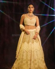 Dazzling Samyuktha Menon Stunning Pictures 01