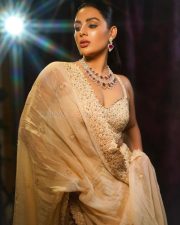 Dazzling Samyuktha Menon Stunning Pictures 02