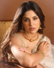 Dream Beauty Samyuktha Menon in a White Saree with Cream Sleeveless Blouse Pictures 02 Dream Beauty Samyuktha Menon in a White Saree with Cream Sleeveless Blouse Pictures 02