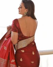 Elegant Actress Shweta Tiwari in a red saree with gold embroidery Photos 03