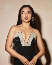 Glam Ahasaas Channa Cleavage in a Strapless Black V Neckline Bodycon Dress Photos 01