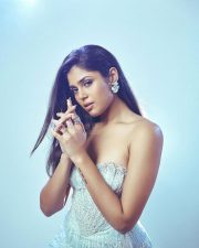 Glamorous Faria Abdullah in an Off Shoulder Strapless Corset Top Gown Photos 01