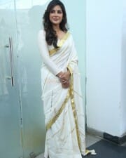 Heroine Samyuktha Menon at Virupaksha Interview Pictures 18