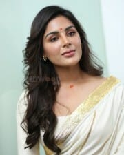Heroine Samyuktha Menon at Virupaksha Interview Pictures 33