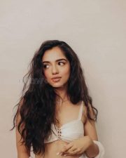 Hostel Daze Actress Ahsaas Channa in a Sexy White Top Pictures 01