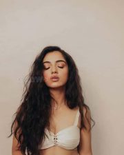 Hostel Daze Actress Ahsaas Channa in a Sexy White Top Pictures 02