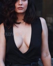 Hot Shreya Dhanwanthary Boobs Cleavage in a Deep Plunge Black Top Photo 01 Hot Shreya Dhanwanthary Boobs Cleavage in a Deep Plunge Black Top Photo 01