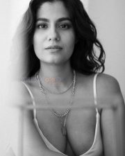 Hot Shreya Dhanwanthary Cleavage Pic 01 Hot Shreya Dhanwanthary Cleavage Pic 01