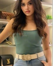 Jannat Zubair in a Tank Top and Jean Showing her Sexy Slim Figure Photos 01