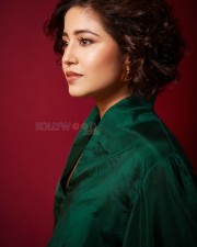 Kanjoos Makkhichoos Actress Shweta Tripathi Photo 01