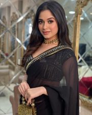 Killer Beauty Jannat Zubair in a Black Stylish Saree Pictures 02