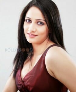 Komal Sharma Sexy Pictures 12
