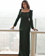 Main Hoon Aparajita Actress Shweta Tiwari in an Emerald Green Velvet Gown Pictures 01