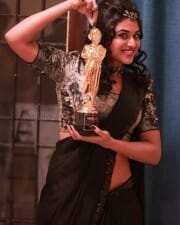 Meyadha Maan Fame Actress Indhuja Photos 02