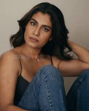 Natural Actress Shreya Dhanwanthary in a Black Spaghetti Strap Cami Top and Blue Jeans Photos 03