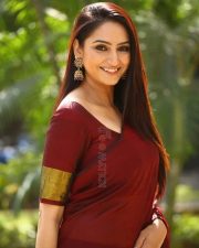 One 2 One Movie Heroine Ragini Dwivedi Photos 02