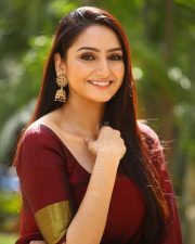 One 2 One Movie Heroine Ragini Dwivedi Photos 10