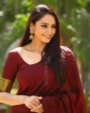 One 2 One Movie Heroine Ragini Dwivedi Photos 14