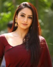One 2 One Movie Heroine Ragini Dwivedi Photos 17