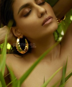 Raunchy Shreya Dhanwanthary Topless Photos 03