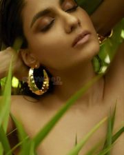 Raunchy Shreya Dhanwanthary Topless Photos 03 Raunchy Shreya Dhanwanthary Topless Photos 03