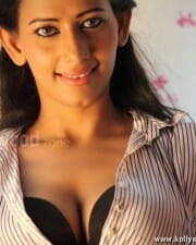 Sanjana Singh Hot Cleavage Pictures 04