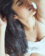 Sensuous Erotic Faria Abdullah in a White Lace Corset Top and Matching Shorts Photos 02