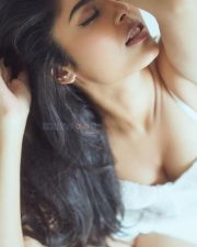 Sensuous Erotic Faria Abdullah in a White Lace Corset Top and Matching Shorts Photos 02