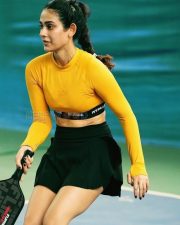 Sexy Aakanksha Singh Thighs in a Black Mini Skirt and Yellow Crop Top Playing Pickleball Photos 02