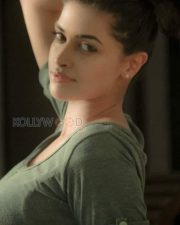 Sexy Actress Salony Luthra Photoshoot Stills 08