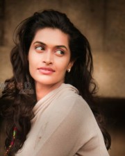 Sexy Actress Salony Luthra Photoshoot Stills 18