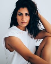 Sexy Shreya Dhanwanthary in White Top Pictures 03