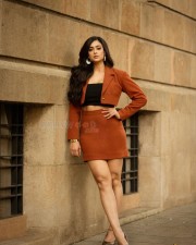 Sexy Shweta Tiwari in a Brown Mini Skirt Photos 02