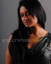 Sexy Vimala Raman Hot Photoshoot 21