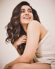 Shashtipoorthi Actress Aakanksha Singh Sexy Photos 01