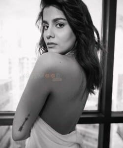 Shreya Dhanwanthary Backless BW Picture 01