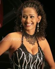 Sizzling Sanjana Singh In Marupadiyum Oru Kadhal Movie Stills 78 Sizzling Sanjana Singh In Marupadiyum Oru Kadhal Movie Stills 78
