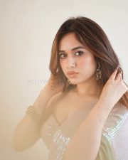 Sparkling Actress Jannat Zubair Rahmani in a Gold Green Sequin Saree Photos 01