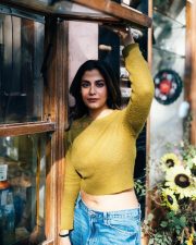 Stylish Shreya Dhanwanthary in an Olive Green Crop Top and Blue Jeans Photos 01
