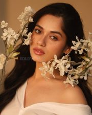 TV Actress Jannat Zubair Rahmani in a White Satin Shirt Photos 02