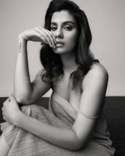 Tollywood Model Shreya Dhanwanthary Sexy BW Photos 02