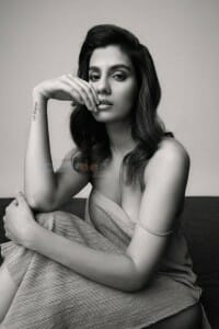 Tollywood Model Shreya Dhanwanthary Sexy BW Photos 02
