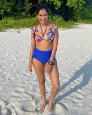 Vibrant Actress Shreya Dhanwanthary in a colorful floral top and blue shorts Photos 02