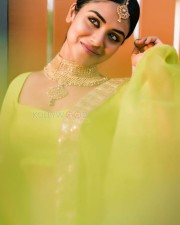 actress indhuja green saree photos 07
