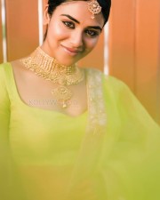 actress indhuja green saree photos 08