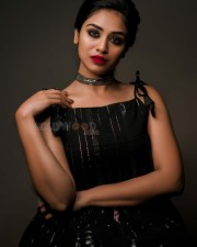 indhuja ravichandran beauty in black photoshoot pictures 01