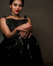 indhuja ravichandran beauty in black photoshoot pictures 02